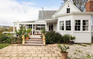 Hololio House - Historic Homestead at Clevedon Polo Club - Auckland, New Zealand