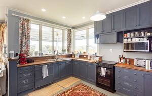 Hololio House - Historic Homestead at Clevedon Polo Club - Auckland, New Zealand