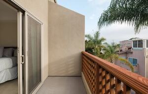 Pacific Beach Condo - 3 Bed & 3 Bath - San Diego, California