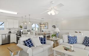 Bella Blue Beach Getaway - One Block to the Ocean! - Emerald Isle, North Carolina