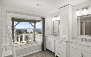 Bella Blue Beach Getaway - One Block to the Ocean! - Emerald Isle, North Carolina