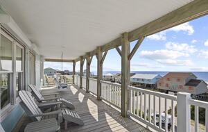 Bella Blue Beach Getaway - One Block to the Ocean! - Emerald Isle, North Carolina