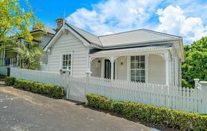 The Villa on Anglesea - Auckland, New Zealand