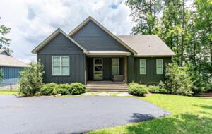 Lake Martin Retreat - Eclectic, Alabama