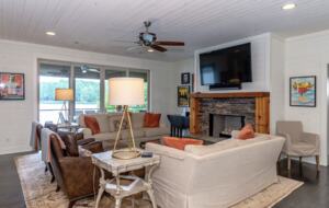 Lake Martin Retreat - Eclectic, Alabama