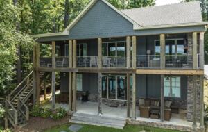 Lake Martin Retreat - Eclectic, Alabama