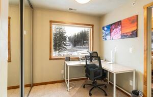 Office space (in the master room)