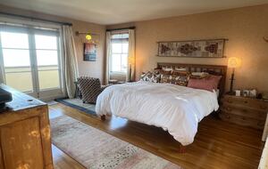 Master Bedroom - 3rd floor - King bed