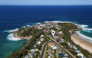 North Mollymook Headland - 200 yards to Bannisters