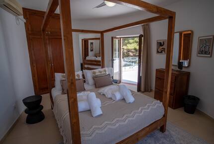 The Hideaways Club - Villa La Solana - Es Cubells, Spain