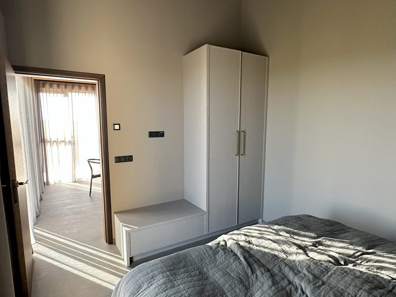 View room 2 (Seen to the main room)
