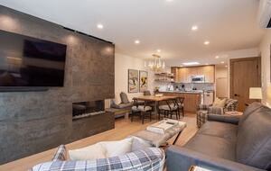 Top-floor Corner Aspen Retreat in the Core - Aspen, Colorado