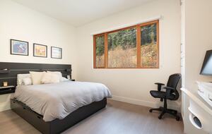 Bedroom 3 (with work space)