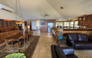 White Sand Beach Front Retreat - Haleiwa, Hawaii