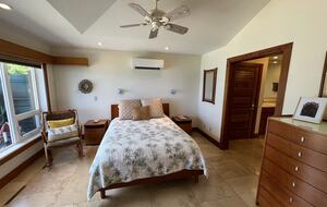 White Sand Beach Front Retreat - Haleiwa, Hawaii