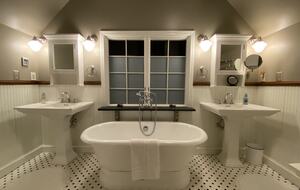 Waterfront Old Bay Cottage in Deltaville - Deltaville, Virginia