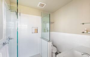 Hamptons - Montauk Luxury Modern Oasis, Walking Distance to Private Beach - Montauk, New York