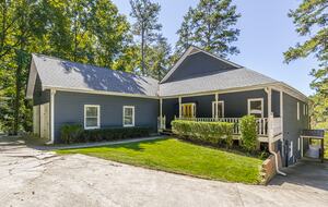 Water's Edge Lake House - Gainesville, Georgia