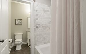 Water's Edge Lake House - Gainesville, Georgia