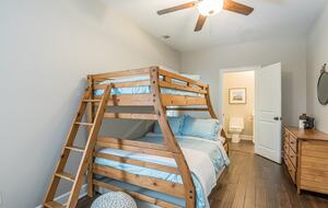 Water's Edge Lake House - Gainesville, Georgia