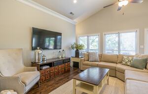 Water's Edge Lake House - Gainesville, Georgia