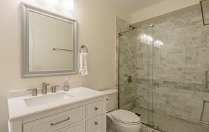 Water's Edge Lake House - Gainesville, Georgia