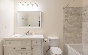 Water's Edge Lake House - Gainesville, Georgia