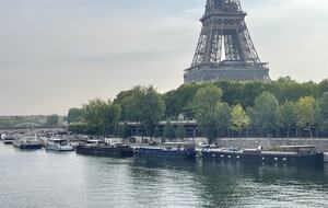 Luxury Houseboat at the Foot of the Eiffel Tower - Paris, France