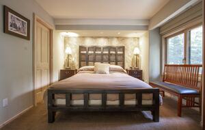 Wine Country Luxury in the Redwoods w/ Hot Tub and Fire Pit - Cazadero, California