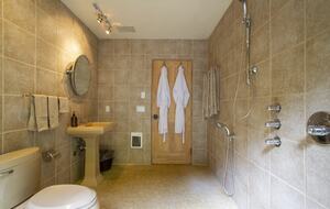 Wine Country Luxury in the Redwoods w/ Hot Tub and Fire Pit - Cazadero, California