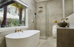 The Grand Lodge | Fernglen Forest Retreat - Mount Dandenong, Australia