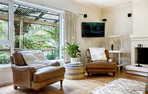 The Grand Lodge | Fernglen Forest Retreat - Mount Dandenong, Australia