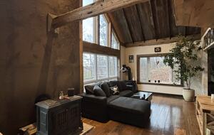 Scenic Catskills Escape: Charming House Amidst Nature’s Beauty - Saugerties, New York