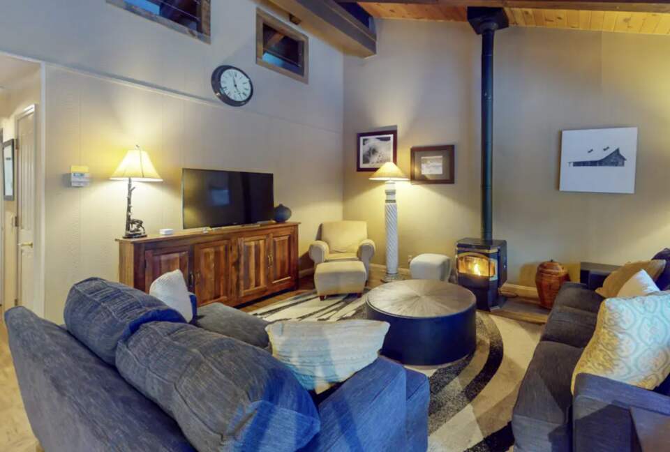 Mammoth Lakes Chateau Villa - Mammoth Lakes, California