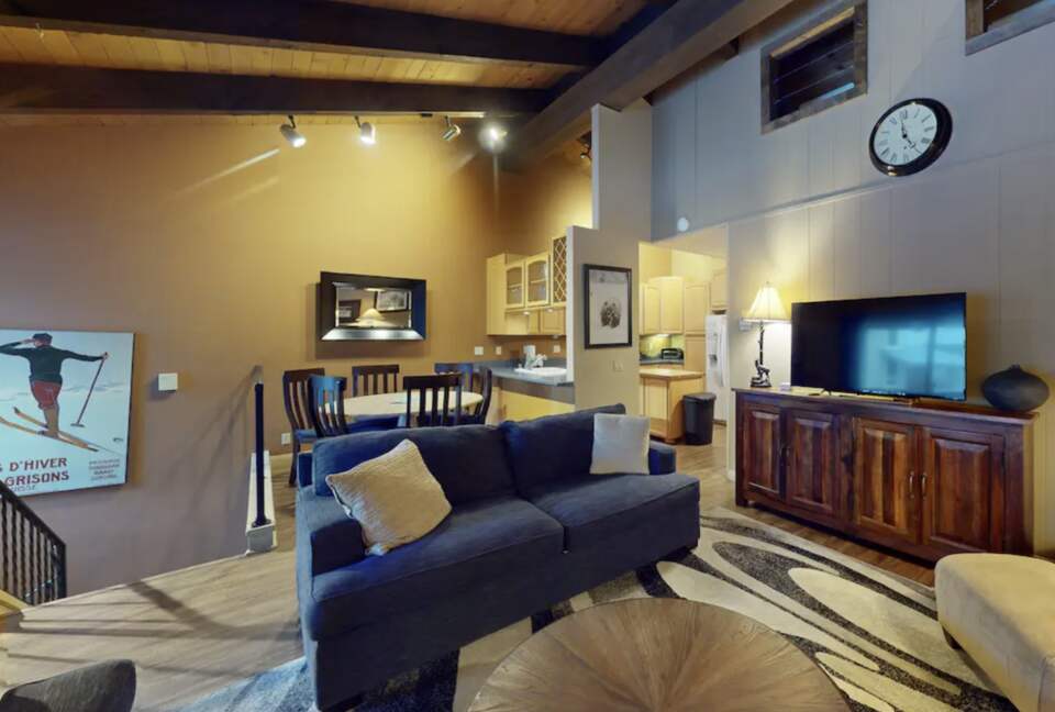 Mammoth Lakes Chateau Villa - Mammoth Lakes, California