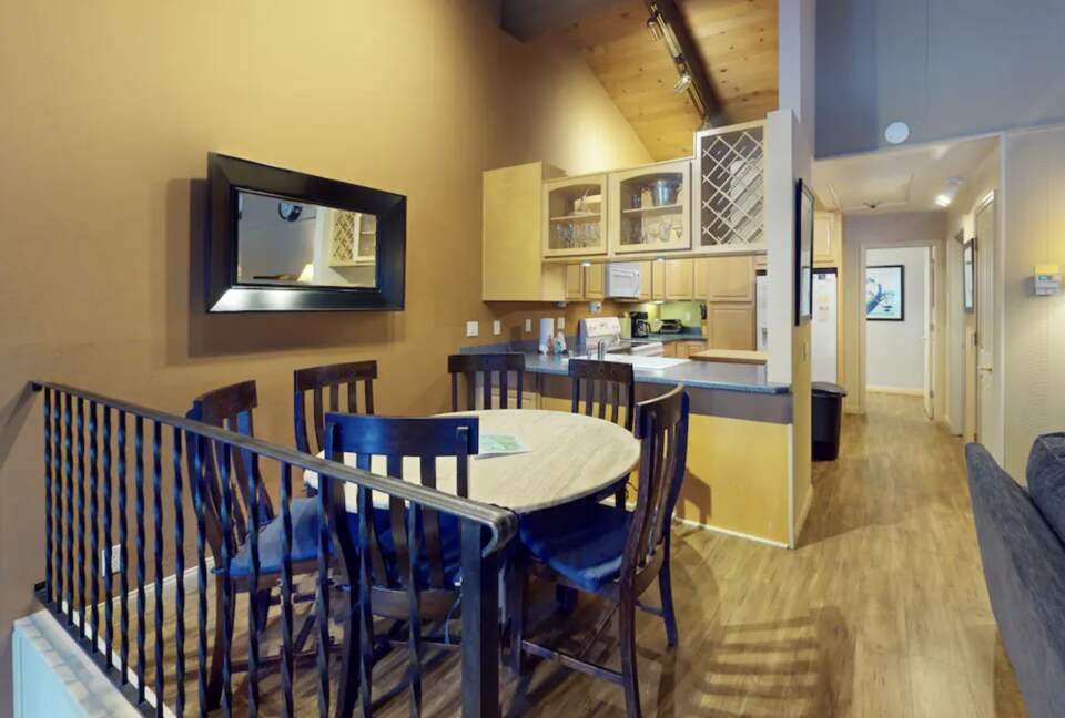 Mammoth Lakes Chateau Villa - Mammoth Lakes, California