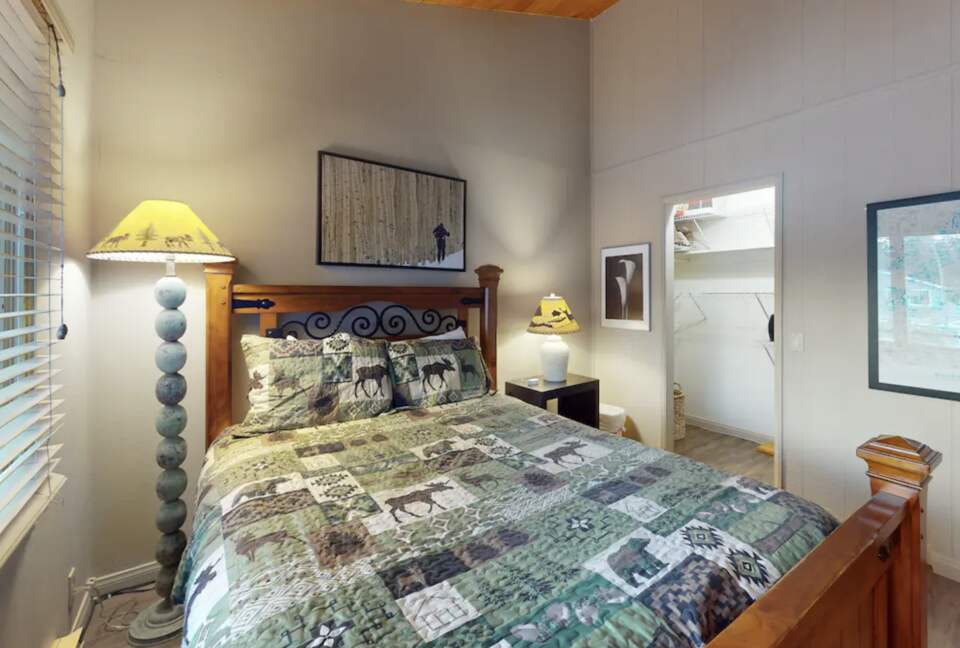 Mammoth Lakes Chateau Villa - Mammoth Lakes, California