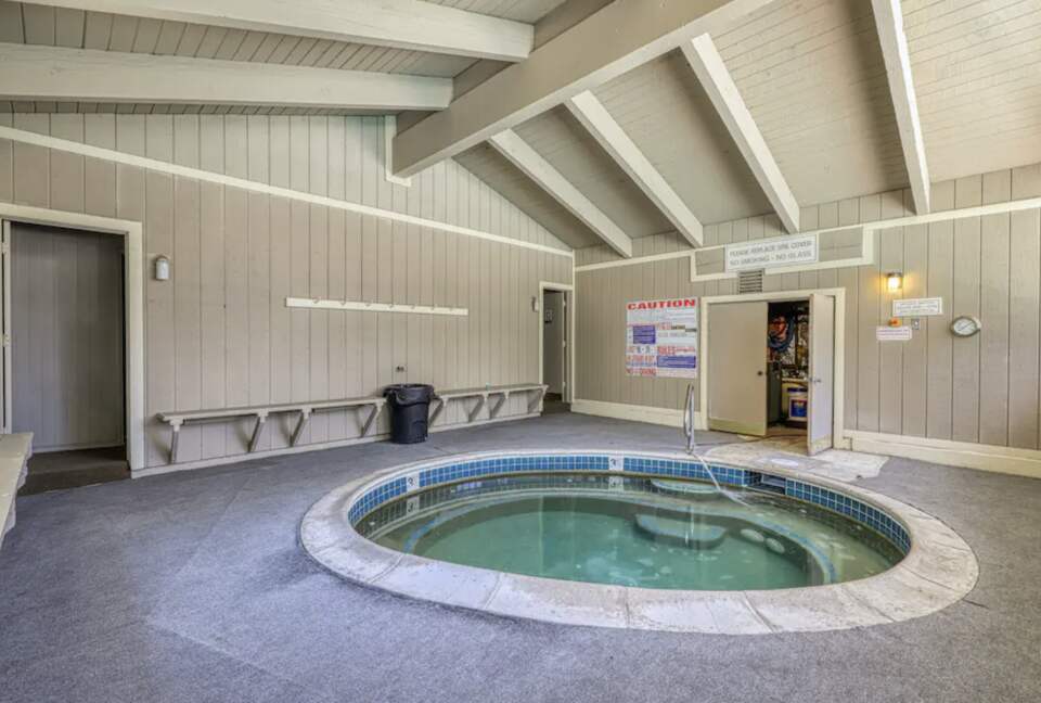 Mammoth Lakes Chateau Villa - Mammoth Lakes, California