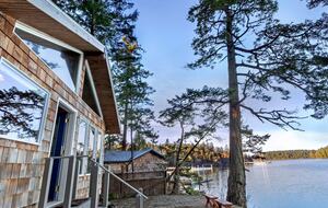 Friday Harbor Waterfront Cabin - Friday Harbor, Washington