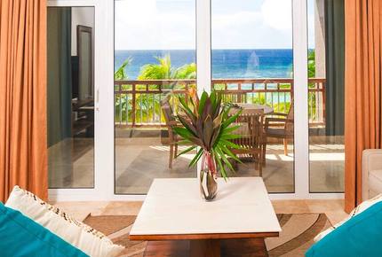 Western Caribbean, Roatan West Bay Beach 3 Bedroom Residence - West Bay Beach, Honduras