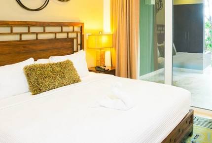 Western Caribbean, Roatan West Bay Beach 3 Bedroom Residence - West Bay Beach, Honduras