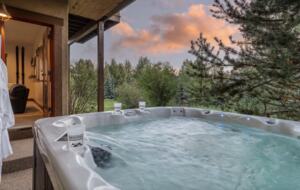 Snowflake Chalet - Moving Mountains - Steamboat Springs, Colorado