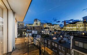 Luxury Buckingham Palace Home with Balcony - London, United Kingdom