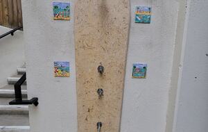 Outdoor shower for rinsing off