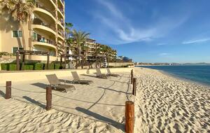 Las Olas Surfing - San Jose del Cabo, Mexico