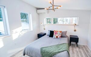 New modern Stowe Village Villa - Stowe, Vermont