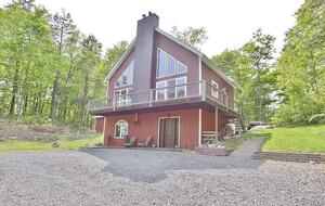 Scenic Catskills Escape: Charming House Amidst Nature’s Beauty - Saugerties, New York