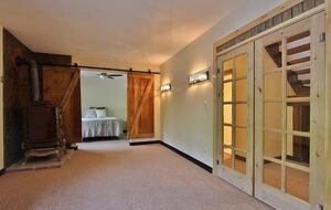 Scenic Catskills Escape: Charming House Amidst Nature’s Beauty - Saugerties, New York