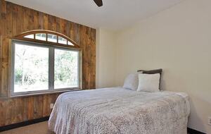 Scenic Catskills Escape: Charming House Amidst Nature’s Beauty - Saugerties, New York