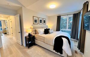 Panorama Mountain Escape - sleeps 12, Private Hot tub - Panorama, Canada